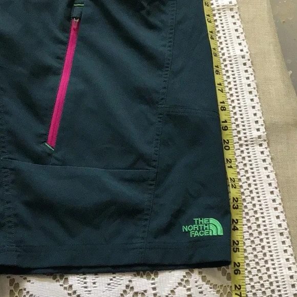 The North Face blue/green shorts with pockets - Picture 15 of 16